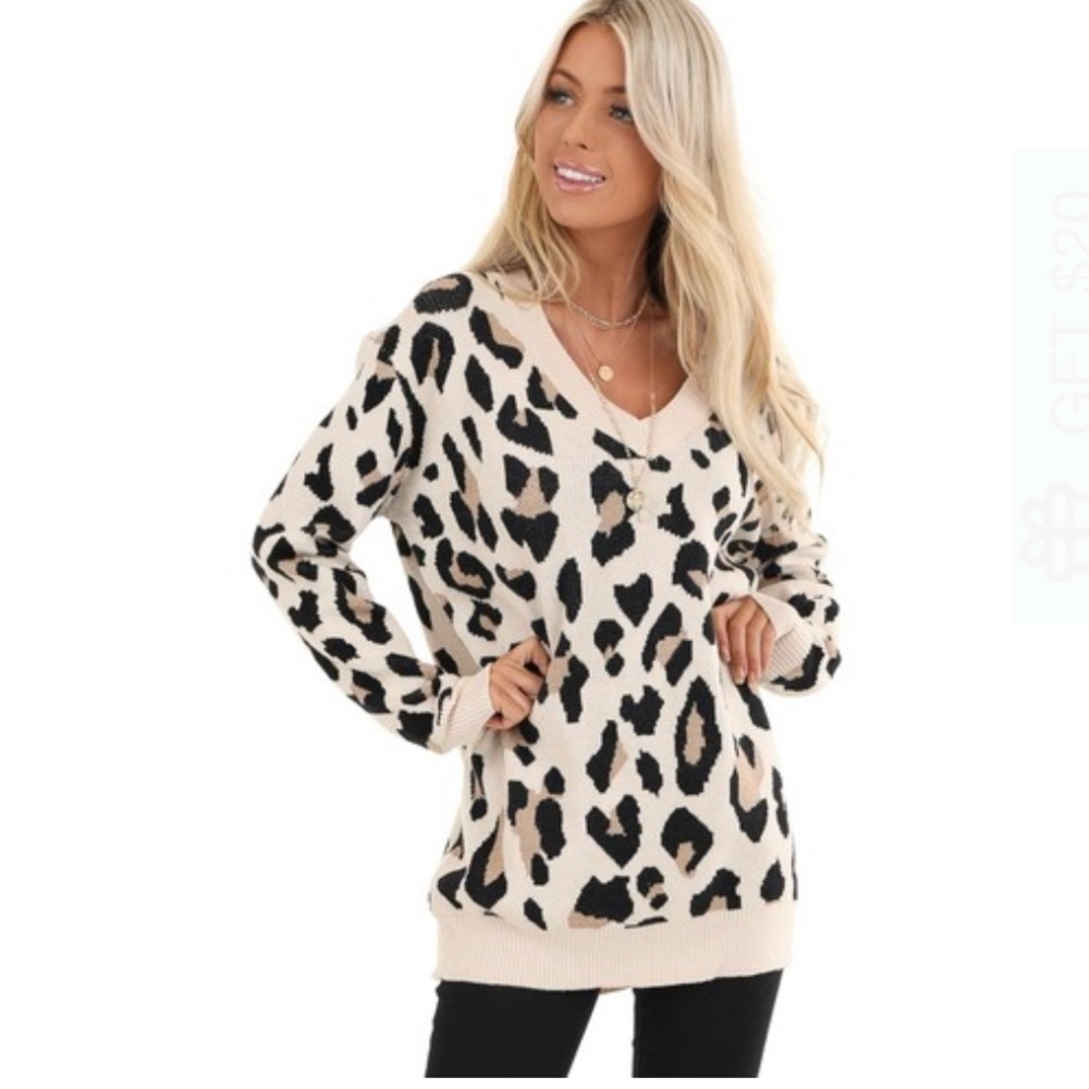 Lime Lush Entro Cream Cheetah Print V Neck Sweater with Solid Trim size medium
